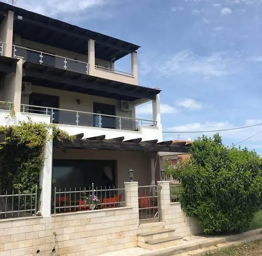 Holiday home Tristan Beachfront House Flogita