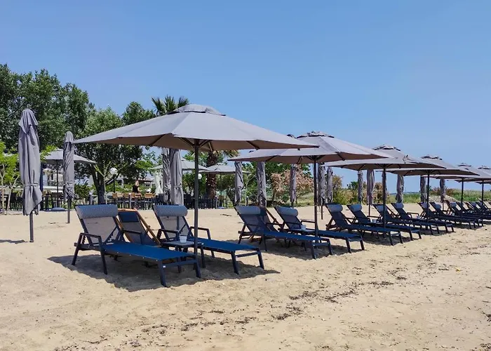 Holiday home Tristan Beachfront House Flogita